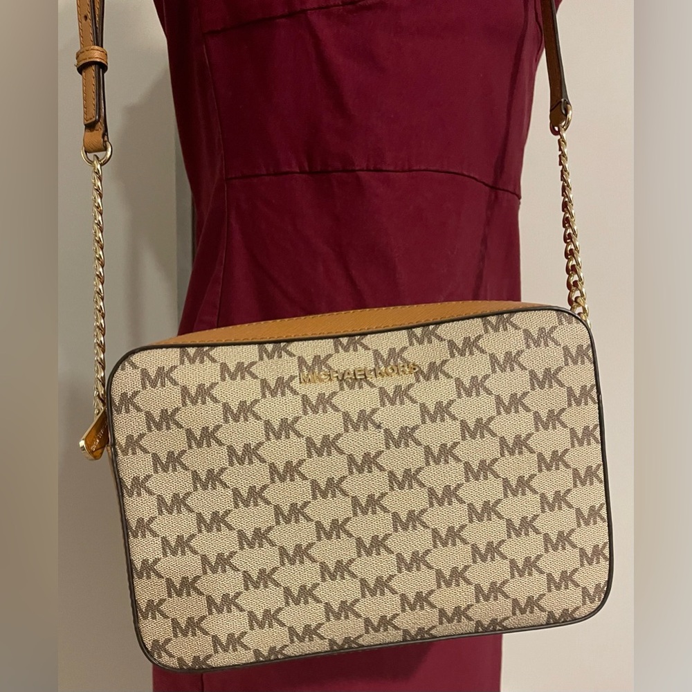 Michael Kors Jet Set Crossbody adjustable 3 pocket bag gold chain purse